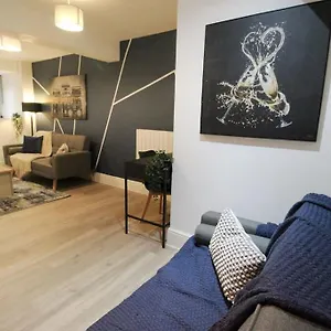  Apartment Spacious 1 Bed 1 Minute Walk From Square