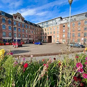  Apartment Modern 2 Bedroom By Train Station