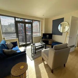  Apartment Modern 2 Bdr Flat In Centre With Free Parking
